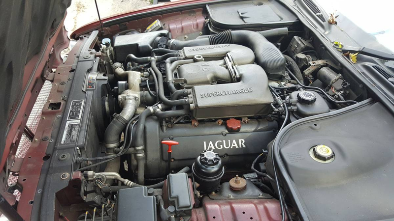 Illustration for article titled For $2,500, Could This 2000 Jaguar XJR Have You Letting The Cat Out Of The Bag?